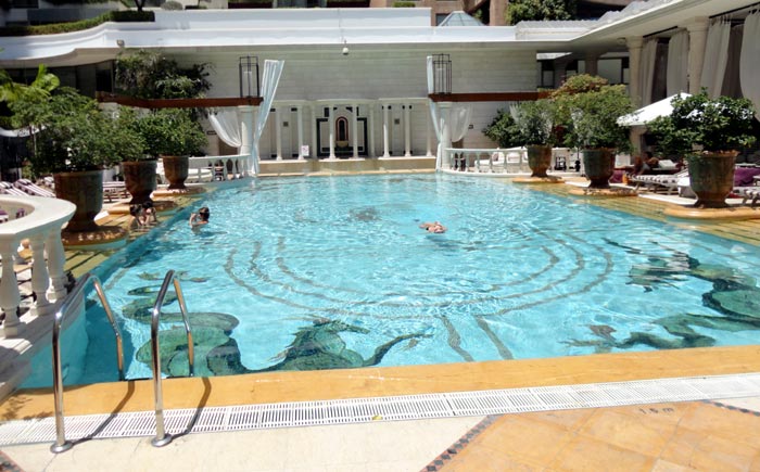 piscina phoenicia hotel